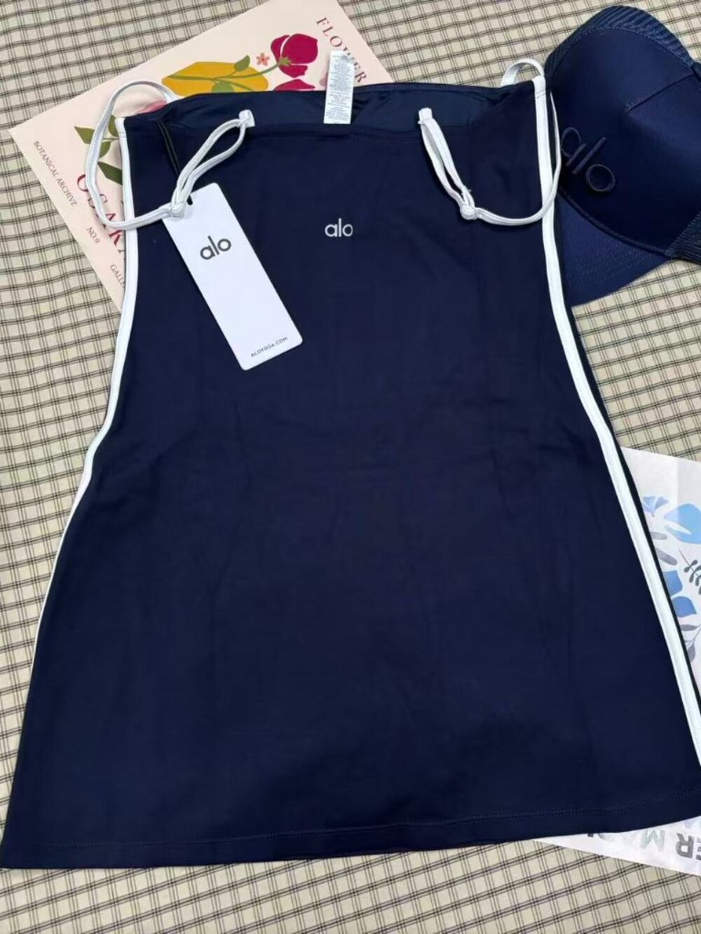💖ALO Yoga Airbrush Printed Streamlined Dress in Navy Blue and Ivory White Colo - Picture 3 of 4